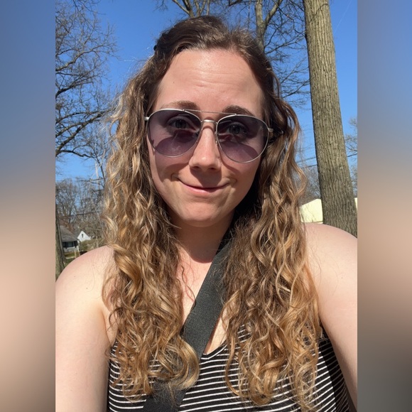 Meet your Posher, Shelby - Picture 2 of 3